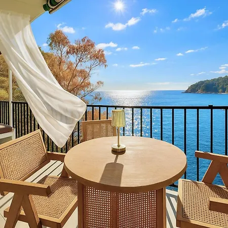 Unparalleled Sea View Lejlighed *