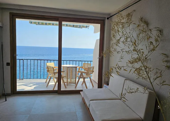 Unparalleled Sea View דירה *